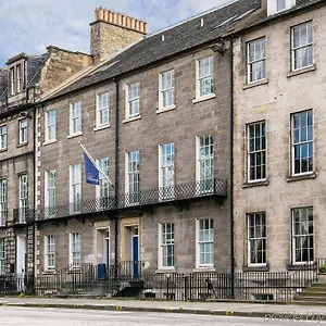 Travelodge Queen Street Hotel