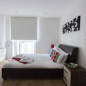 Times Square Serviced Hotel Londra